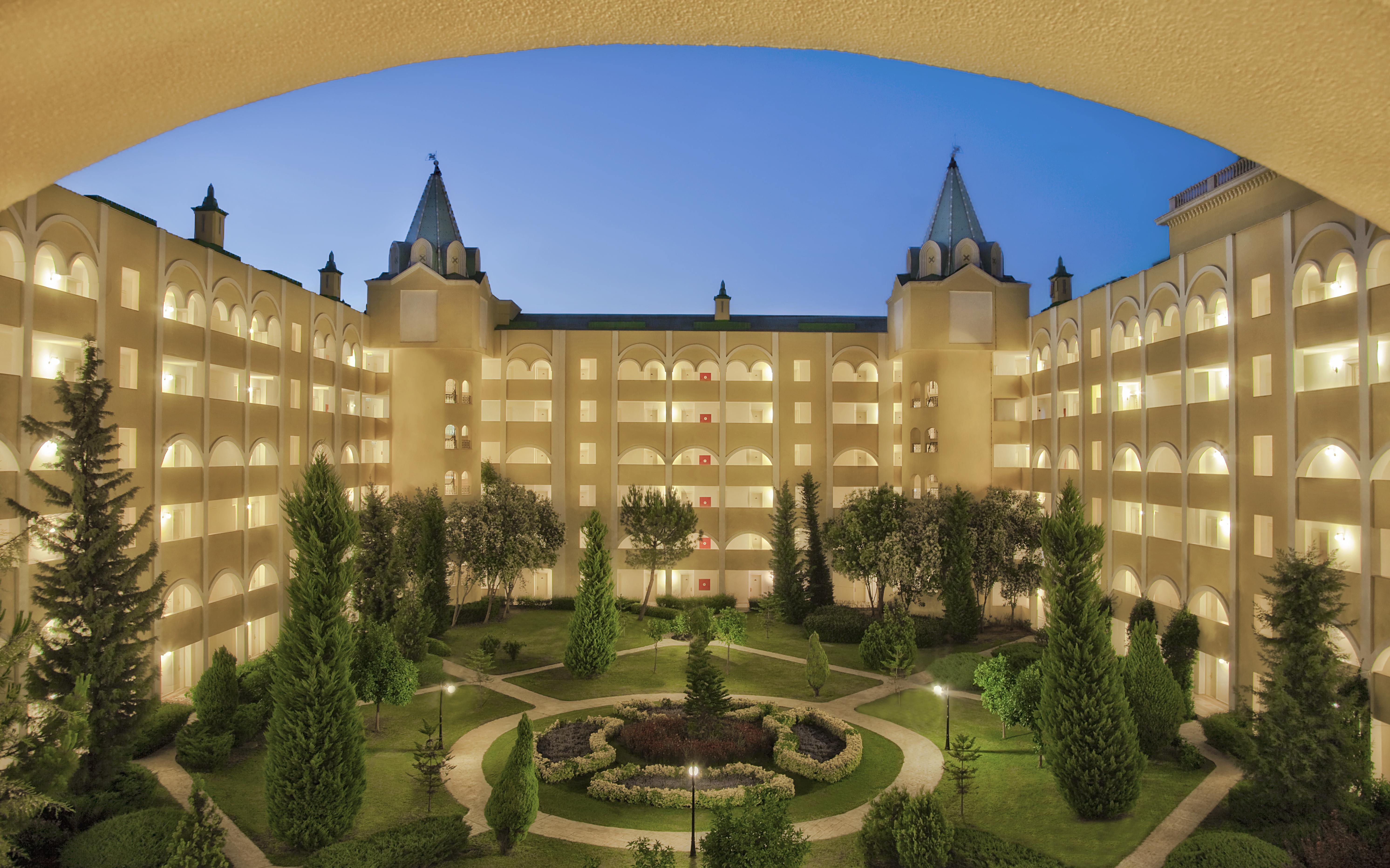 ホテル Pgs クレムリン パレス アンタルヤ エクステリア 写真 The hotel's courtyard