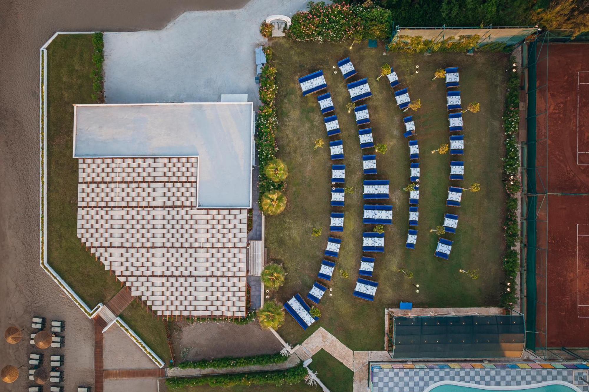 ホテル Pgs クレムリン パレス アンタルヤ エクステリア 写真 Aerial view of the school's main building