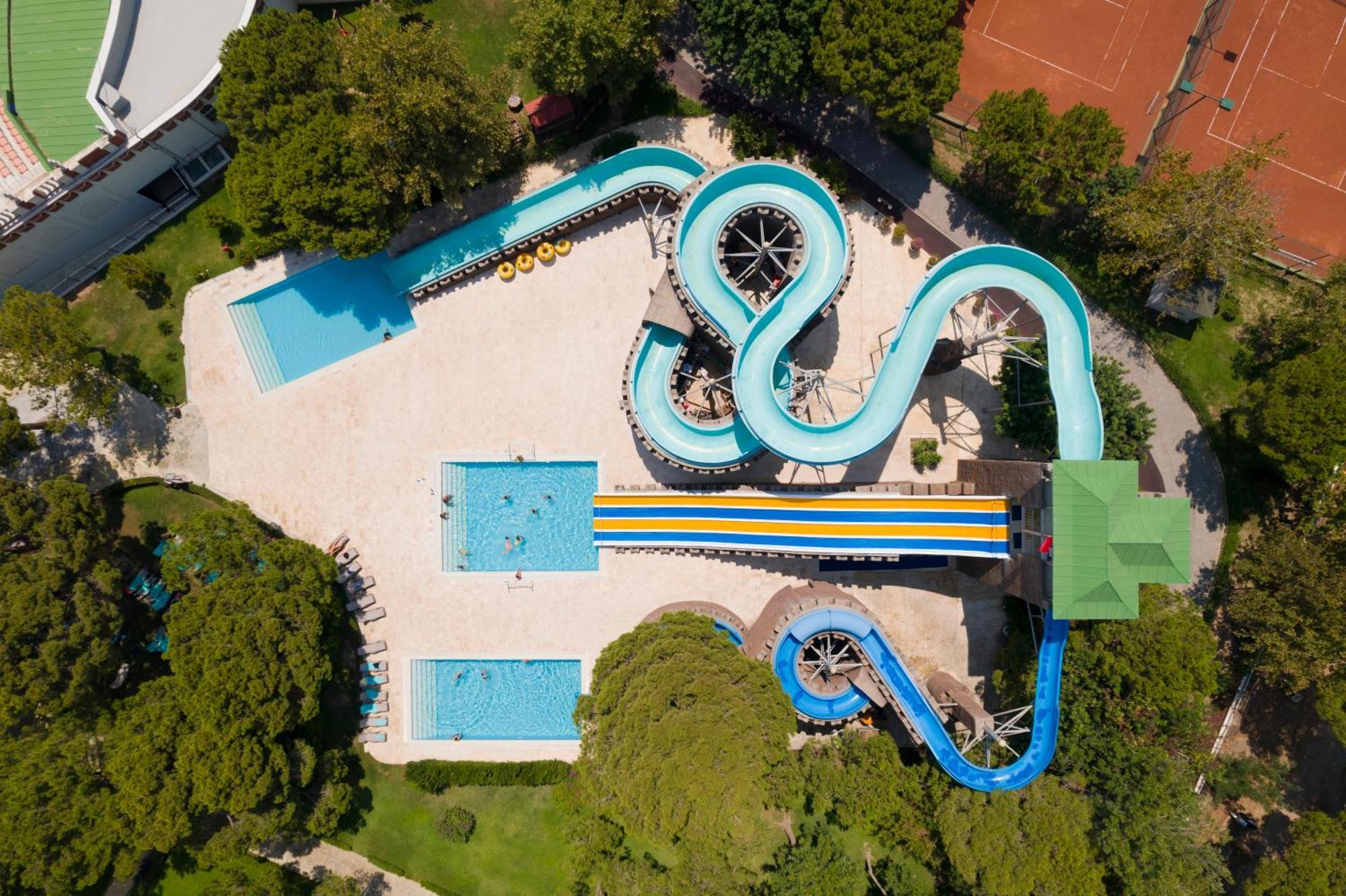 ホテル Pgs クレムリン パレス アンタルヤ エクステリア 写真 Aerial view of the water park